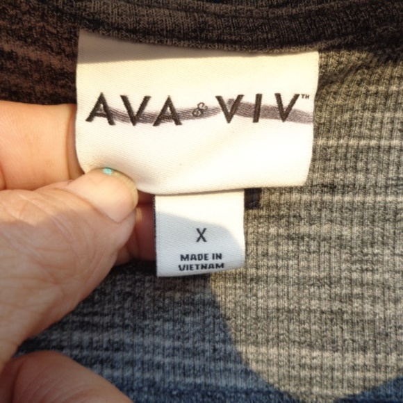 Plus Size Ava & Viv long sleeve top NWT - Picture 3 of 5